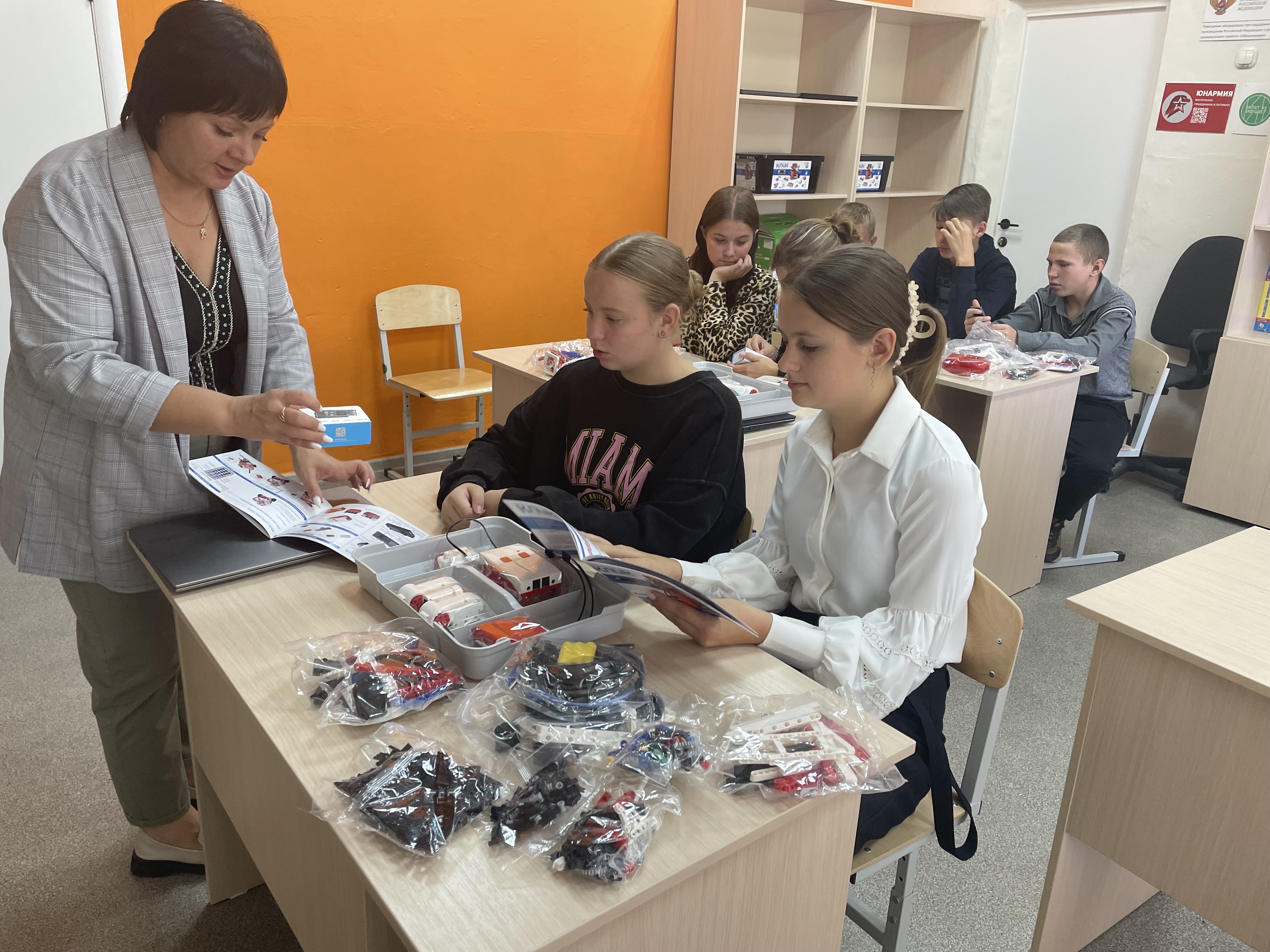 Открытие Центра образования естественно-научной и технологической направленностей «Точка роста».